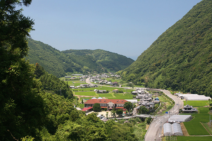 業績賞　伊予市立翠小学校「学校エコ改修と環境教育」事業